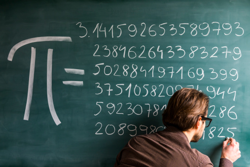 Nauczyciel pokazujący rozwinięcie liczby Pi